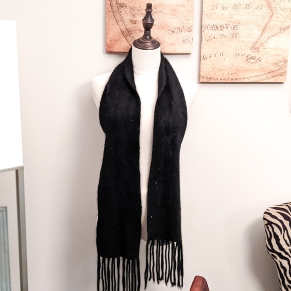 Rabbit Scarf & Beanie in Black - Picture 2 of 3